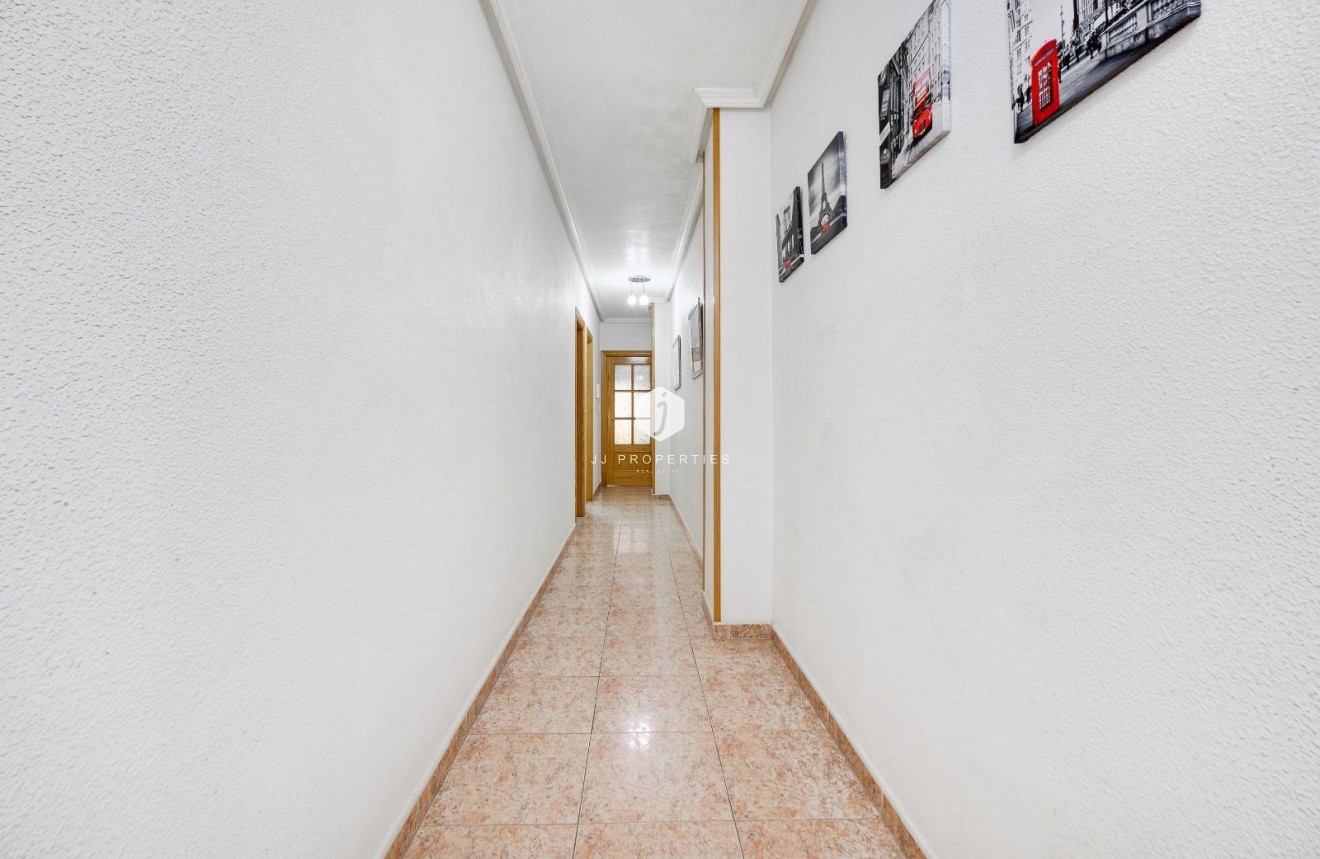 Z drugiej ręki - Mieszkanie w bloku -
Torrevieja