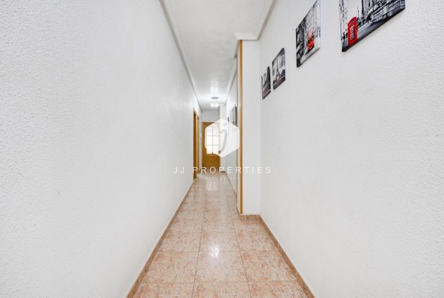 Z drugiej ręki - Mieszkanie w bloku -
Torrevieja