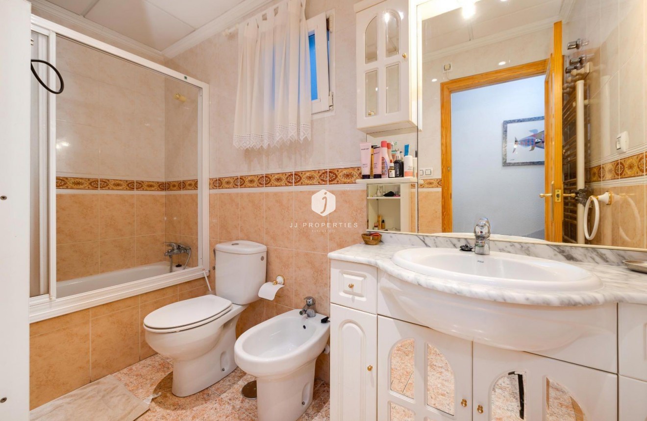 Z drugiej ręki - Mieszkanie w bloku -
Torrevieja