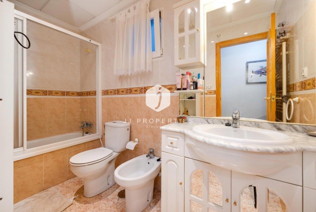 Z drugiej ręki - Mieszkanie w bloku -
Torrevieja