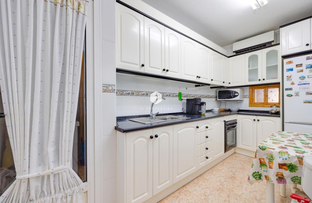 Z drugiej ręki - Mieszkanie w bloku -
Torrevieja