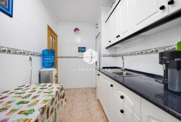 Z drugiej ręki - Mieszkanie w bloku -
Torrevieja