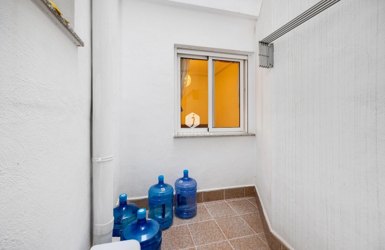 Z drugiej ręki - Mieszkanie w bloku -
Torrevieja