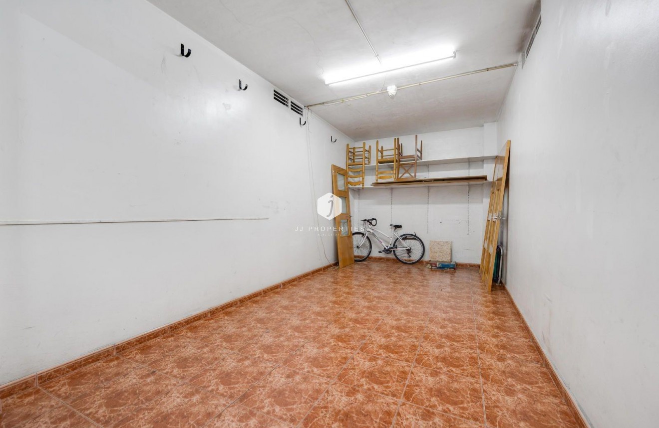 Z drugiej ręki - Mieszkanie w bloku -
Torrevieja