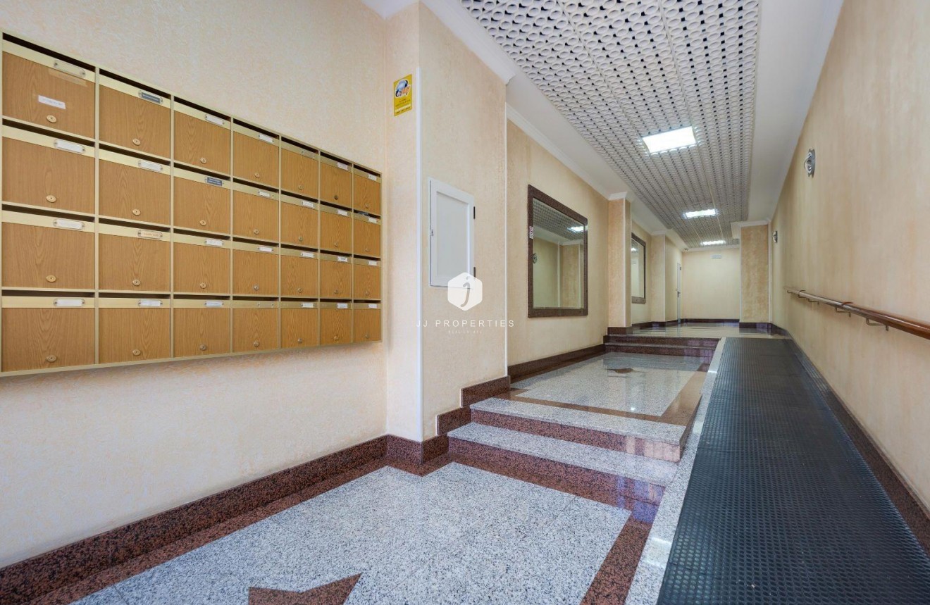 Z drugiej ręki - Mieszkanie w bloku -
Torrevieja