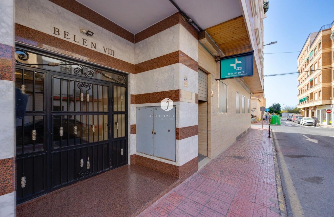 Z drugiej ręki - Mieszkanie w bloku -
Torrevieja