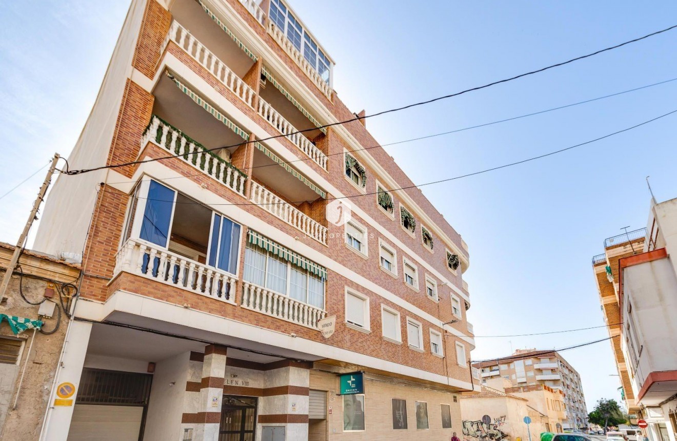 Z drugiej ręki - Mieszkanie w bloku -
Torrevieja
