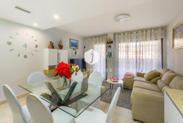 Aus zweiter Hand - Wohnung -
Torrevieja - Estacion de autobuses