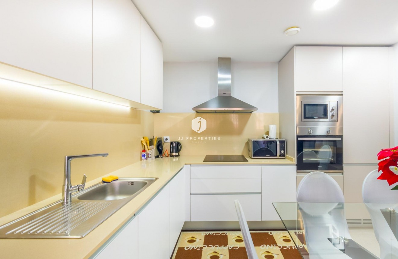 Aus zweiter Hand - Wohnung -
Torrevieja - Estacion de autobuses