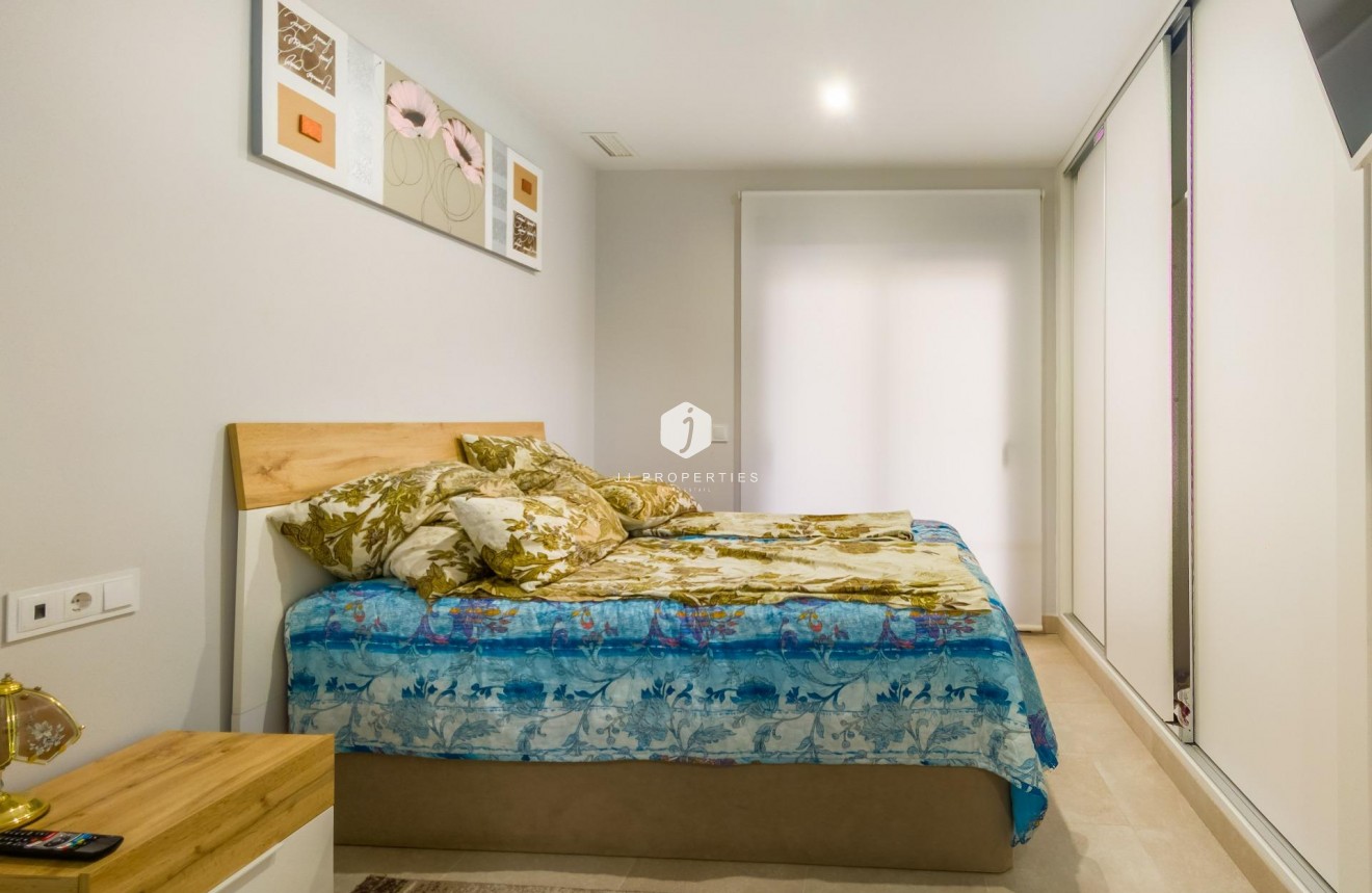 Aus zweiter Hand - Wohnung -
Torrevieja - Estacion de autobuses