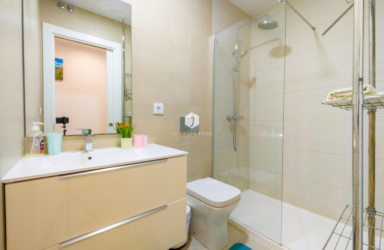 Aus zweiter Hand - Wohnung -
Torrevieja - Estacion de autobuses