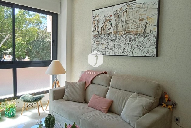 Z drugiej ręki - Mieszkanie w bloku -
Torrevieja - Estacion de autobuses