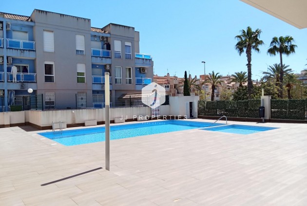 Z drugiej ręki - Mieszkanie w bloku -
Torrevieja - Estacion de autobuses