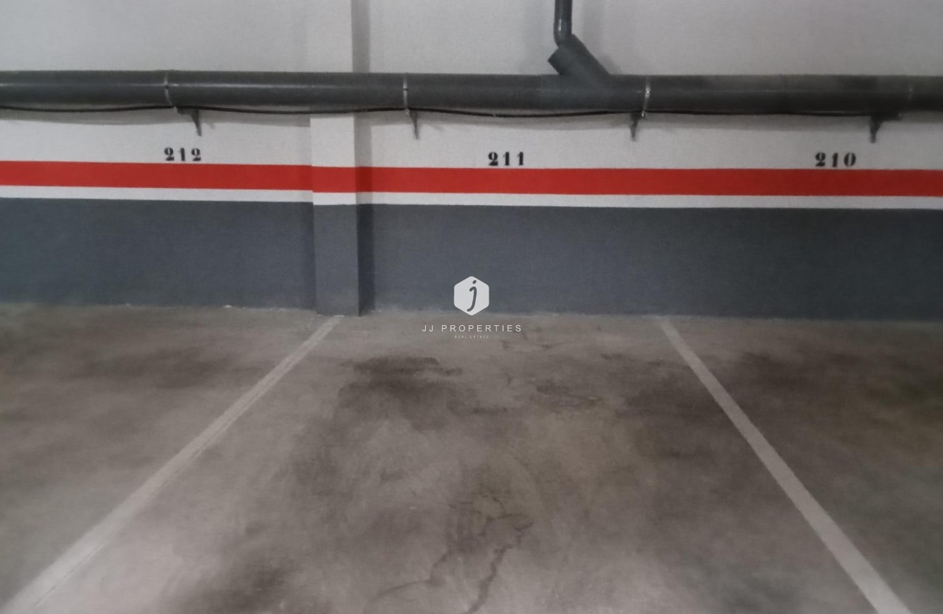 Z drugiej ręki - Mieszkanie w bloku -
Torrevieja - Estacion de autobuses