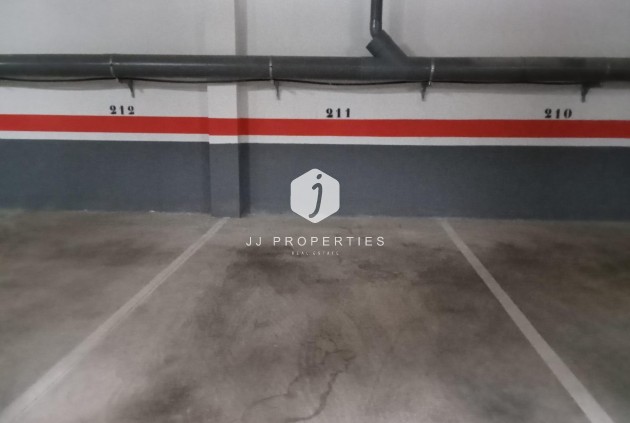 Z drugiej ręki - Mieszkanie w bloku -
Torrevieja - Estacion de autobuses