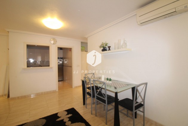 Resale - Apartment / flat -
Torrevieja - Centro