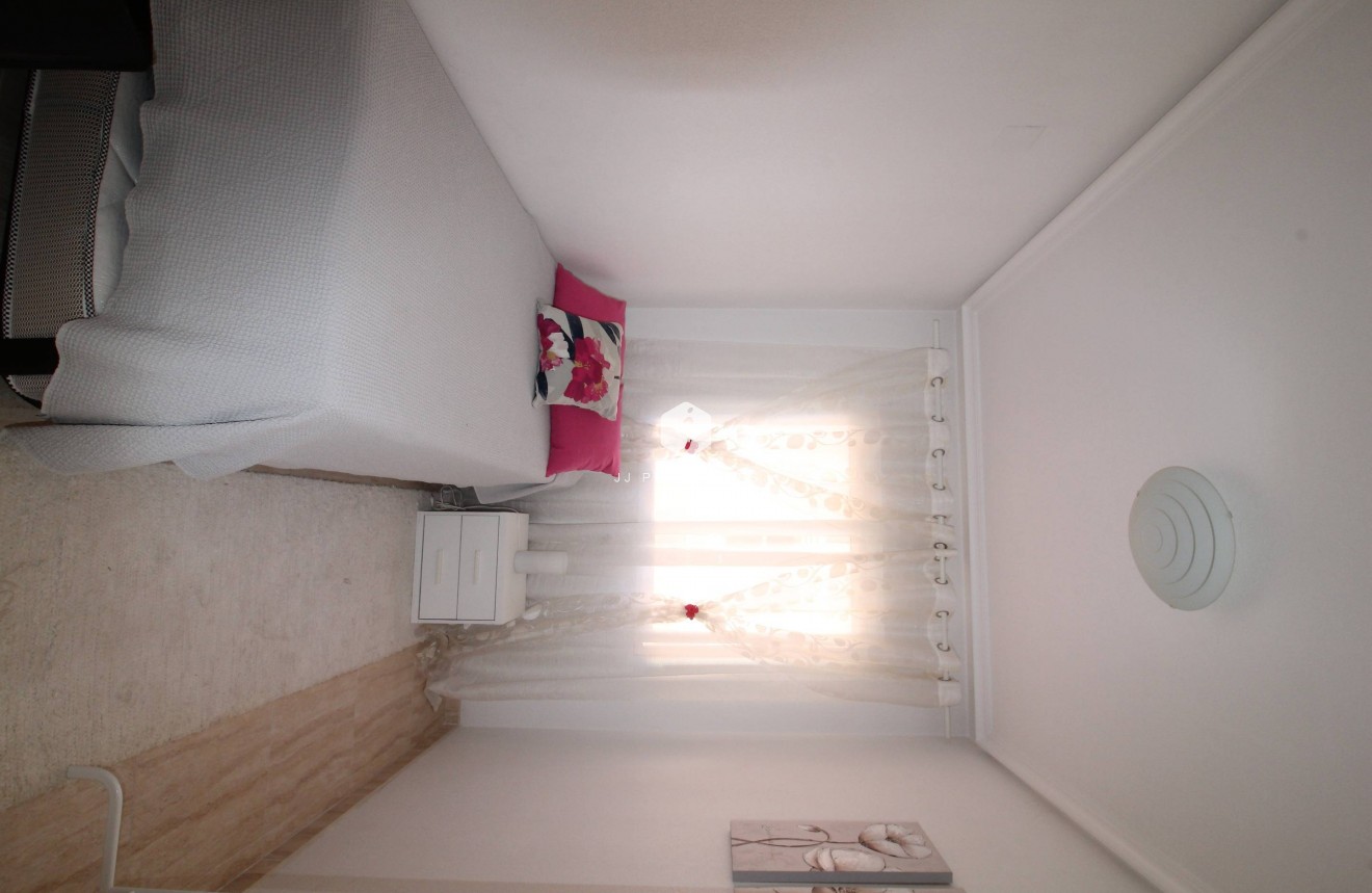 Resale - Apartment / flat -
Torrevieja - Centro