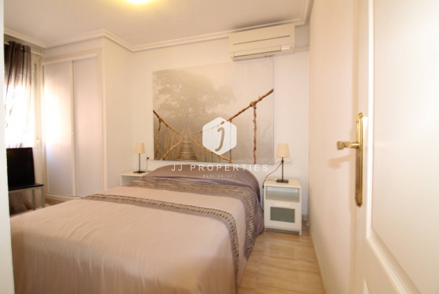 Resale - Apartment / flat -
Torrevieja - Centro