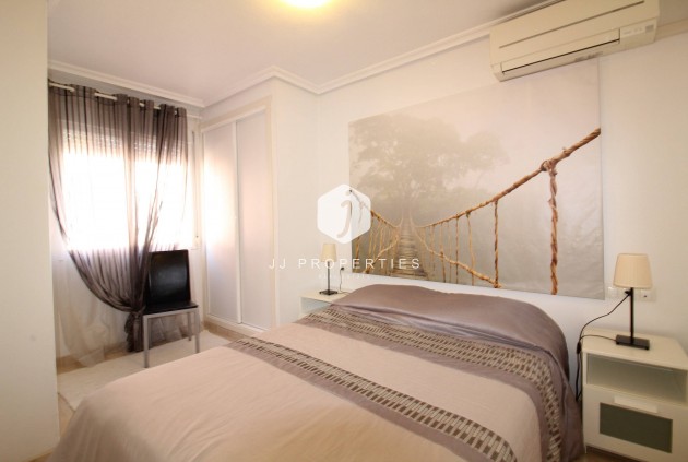 Resale - Apartment / flat -
Torrevieja - Centro