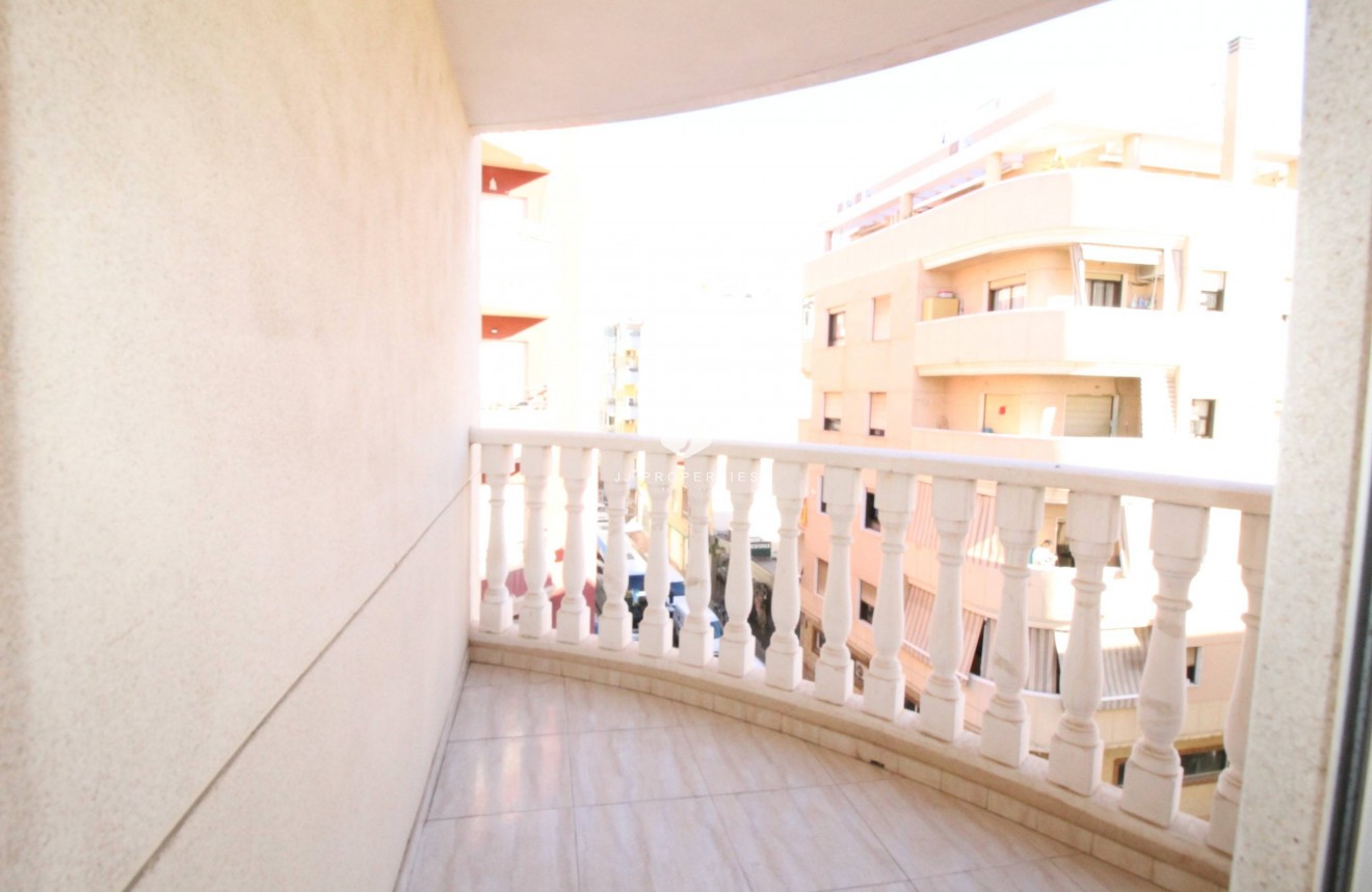 Resale - Apartment / flat -
Torrevieja - Centro