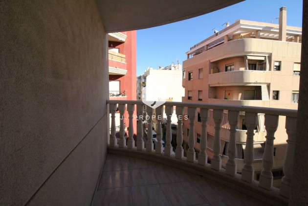 Resale - Apartment / flat -
Torrevieja - Centro