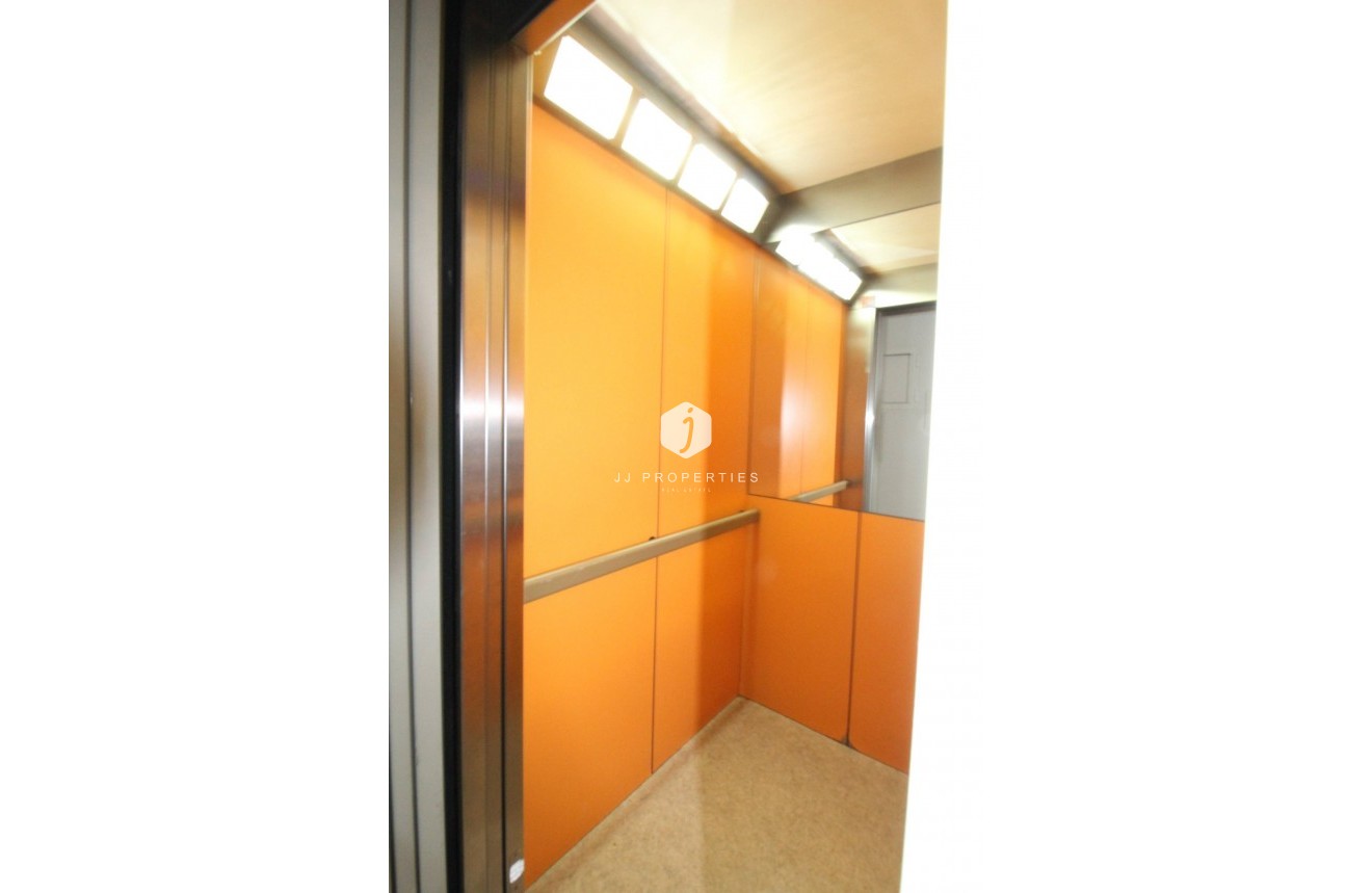 Resale - Apartment / flat -
Torrevieja - Centro