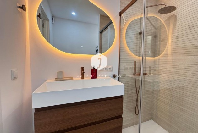 D'occasion - Appartement -
Torrevieja - Acequion