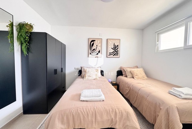 D'occasion - Appartement -
Torrevieja - Acequion