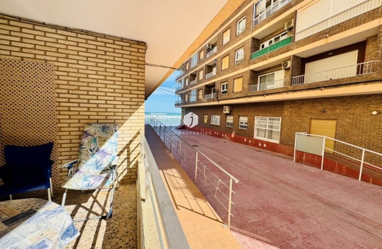 Resale - Apartment / flat -
La Mata - Costa Blanca