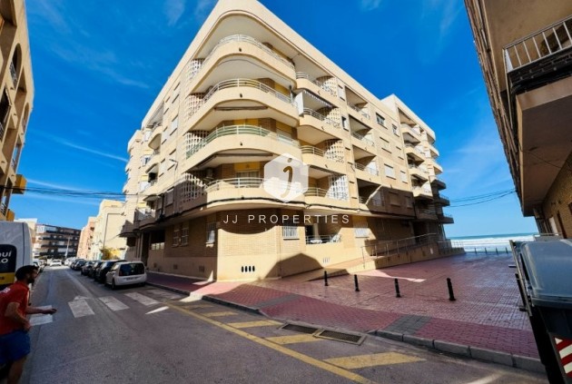 Resale - Apartment / flat -
La Mata - Costa Blanca