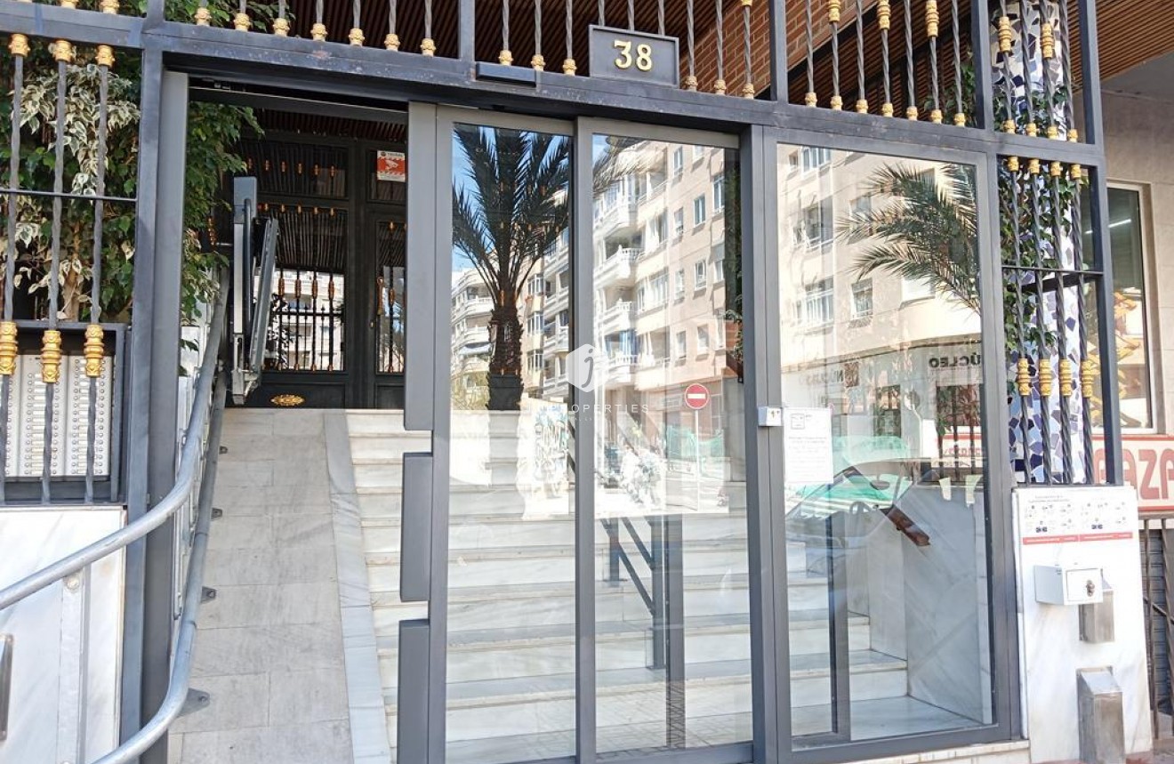 Tweedehands - Appartement / flat -
Torrevieja - Habaneras