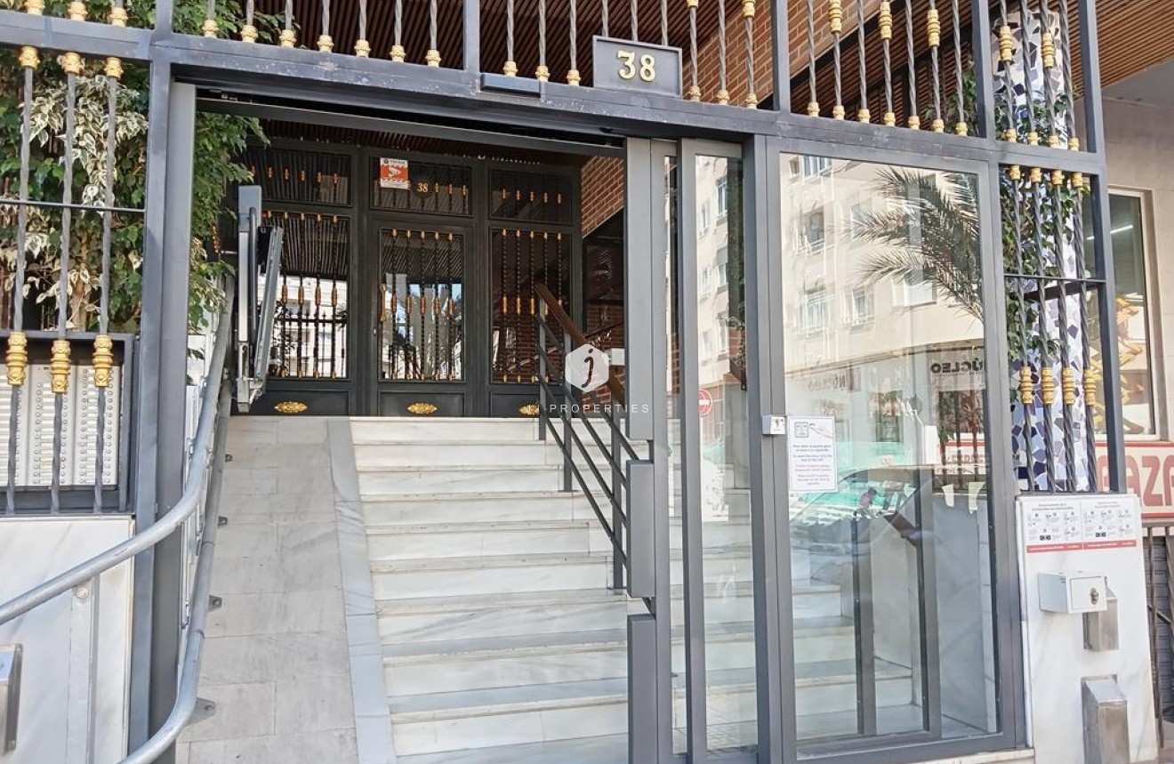 Tweedehands - Appartement / flat -
Torrevieja - Habaneras