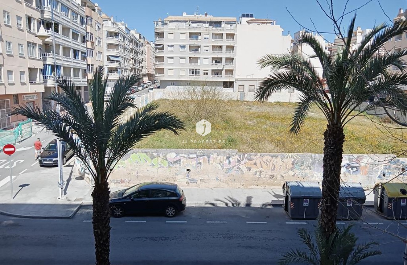 Tweedehands - Appartement / flat -
Torrevieja - Habaneras