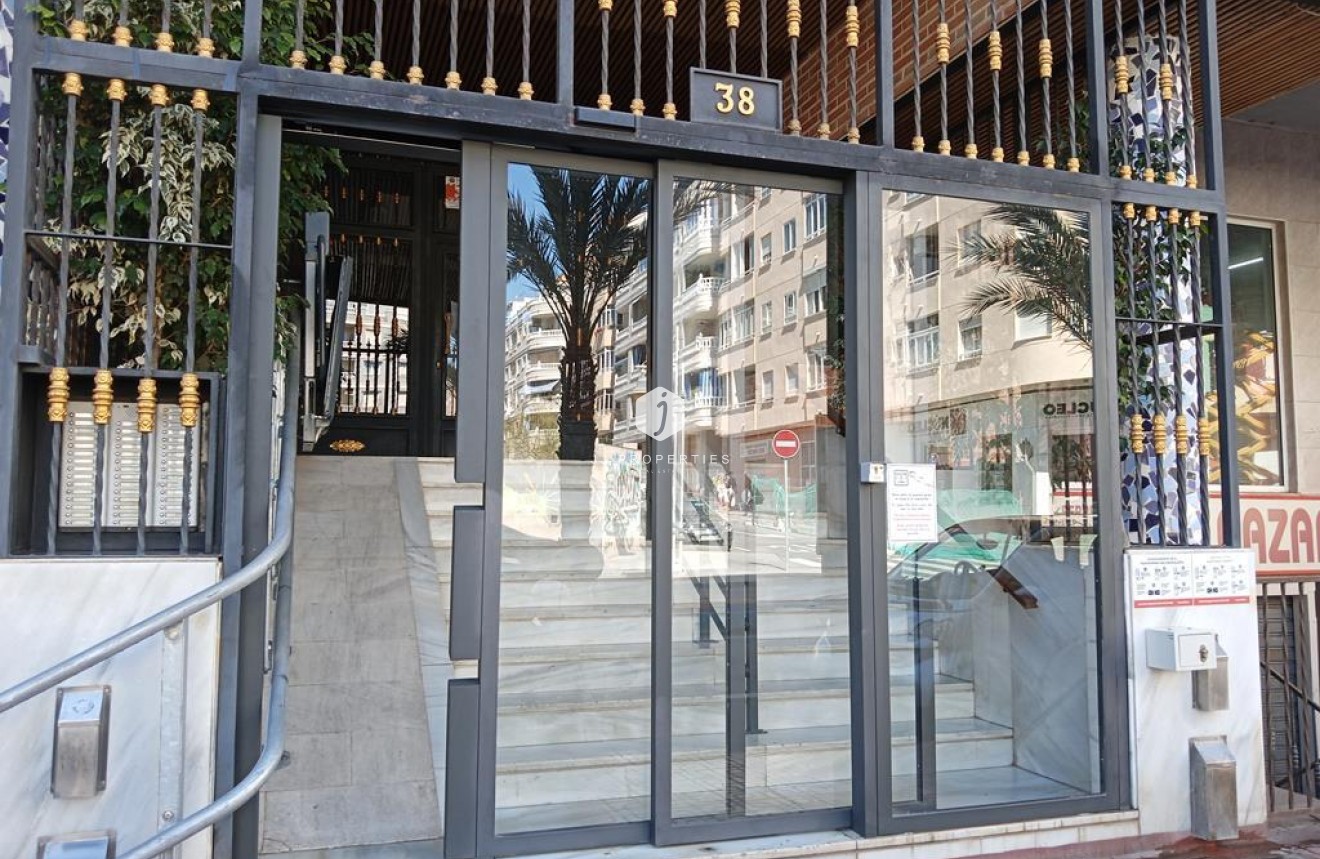 Tweedehands - Appartement / flat -
Torrevieja - Habaneras