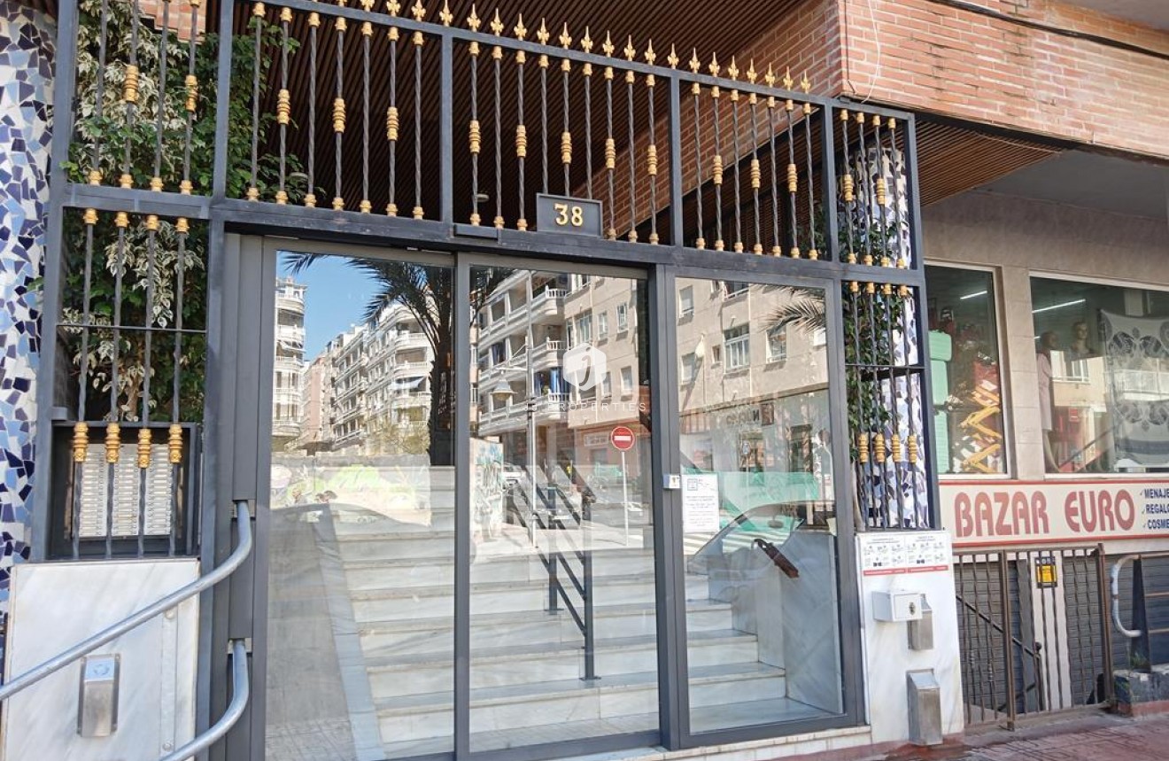 Tweedehands - Appartement / flat -
Torrevieja - Habaneras