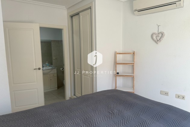 Tweedehands - Appartement / flat -
Jacarilla - Inland