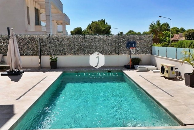 Resale - Villa -
Orihuela Costa - Villamartín