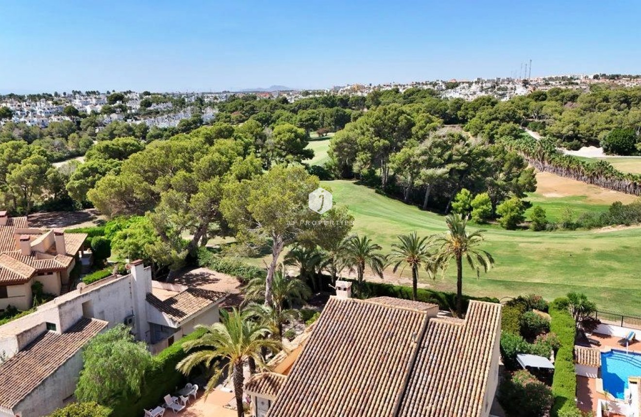 Resale - Villa -
Orihuela Costa - Villamartín