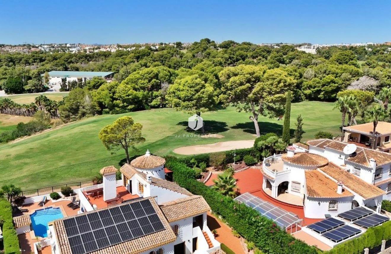 Resale - Villa -
Orihuela Costa - Villamartín