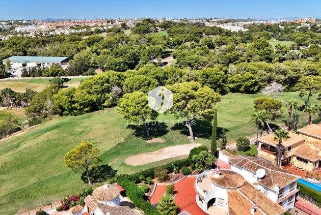 Resale - Villa -
Orihuela Costa - Villamartín