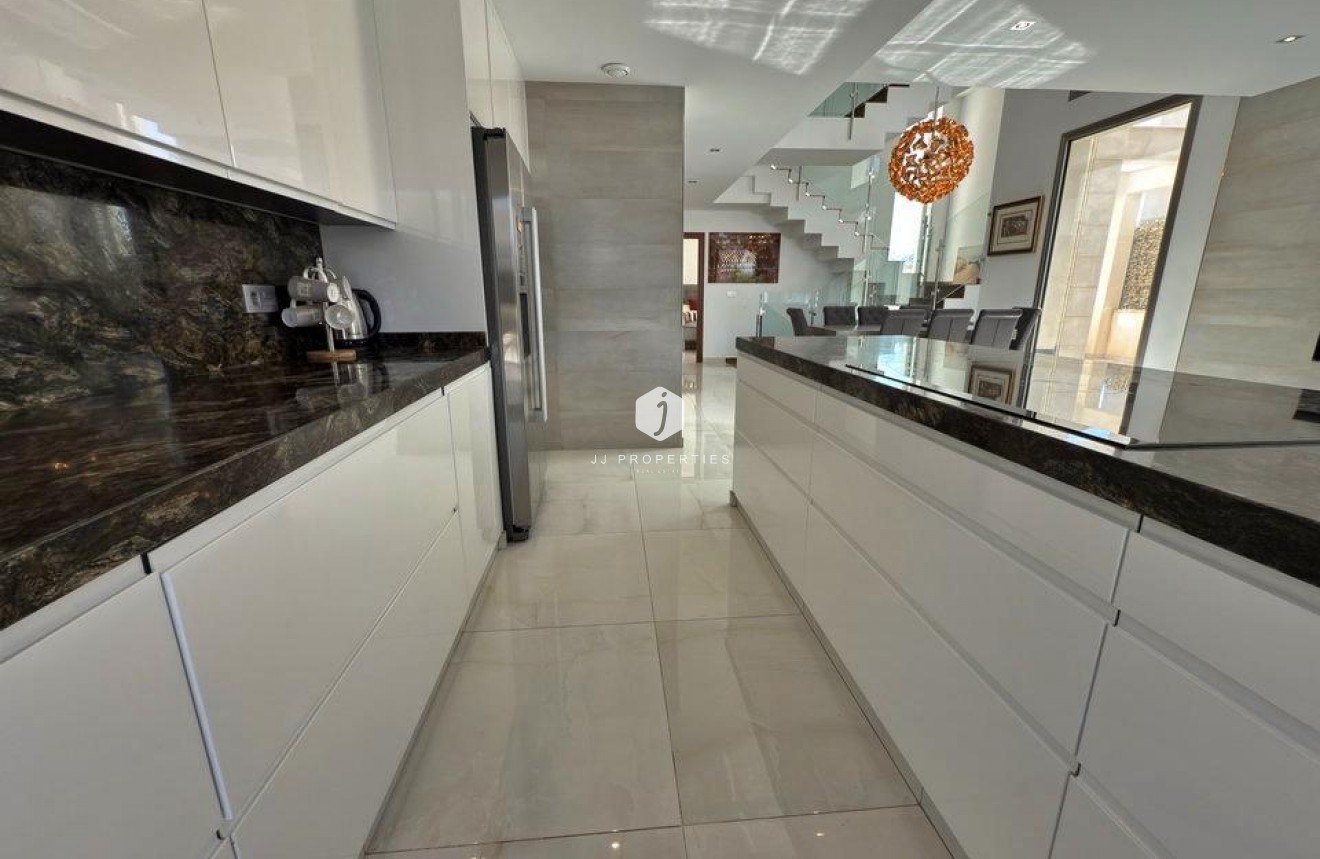 Resale - Villa -
Orihuela Costa - Villamartín