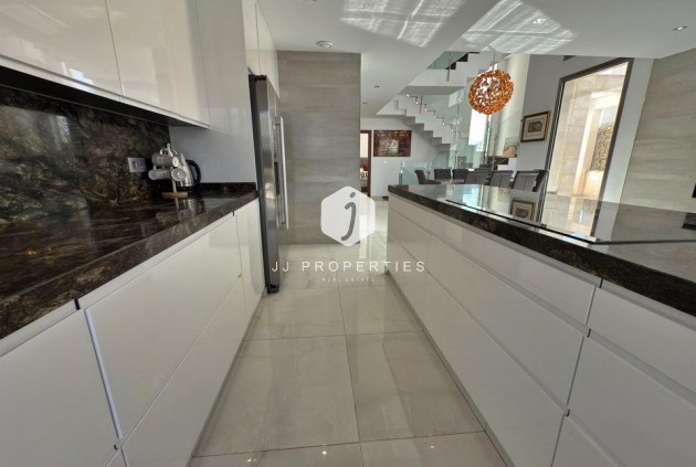 Resale - Villa -
Orihuela Costa - Villamartín