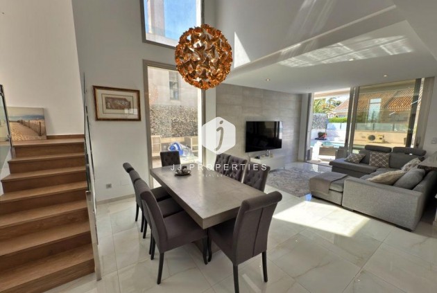 Resale - Villa -
Orihuela Costa - Villamartín