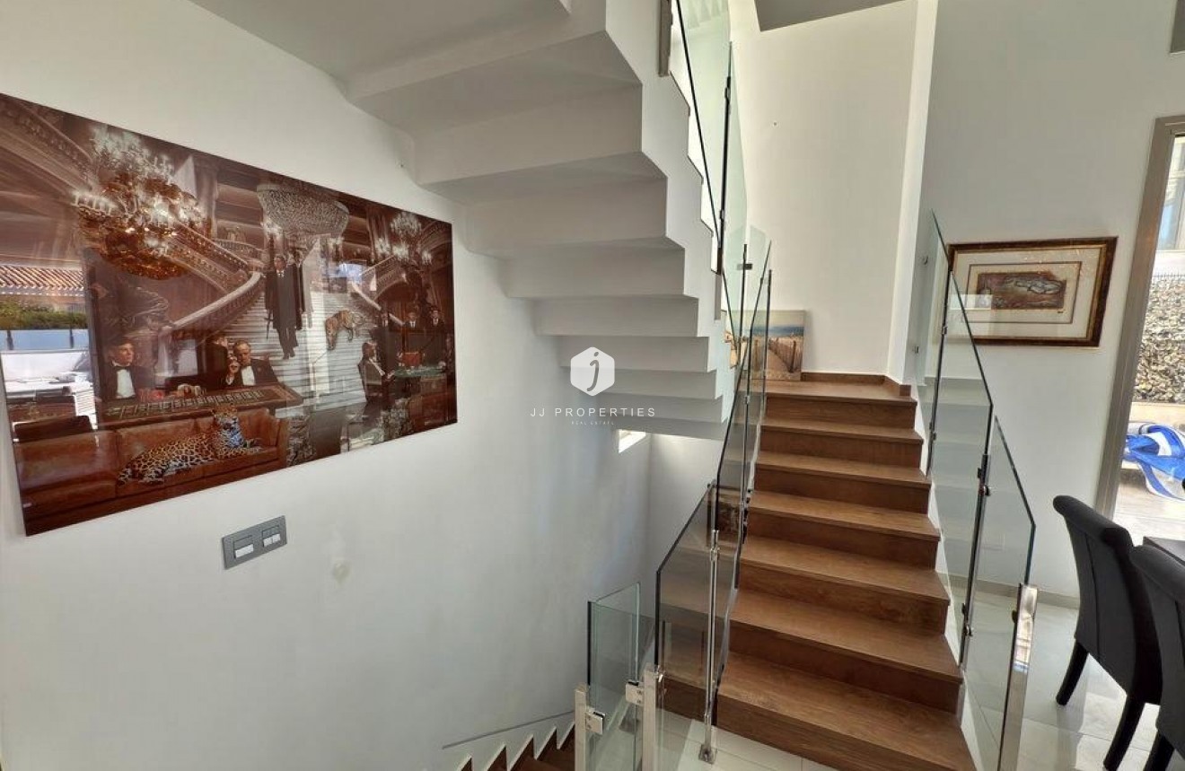 Resale - Villa -
Orihuela Costa - Villamartín