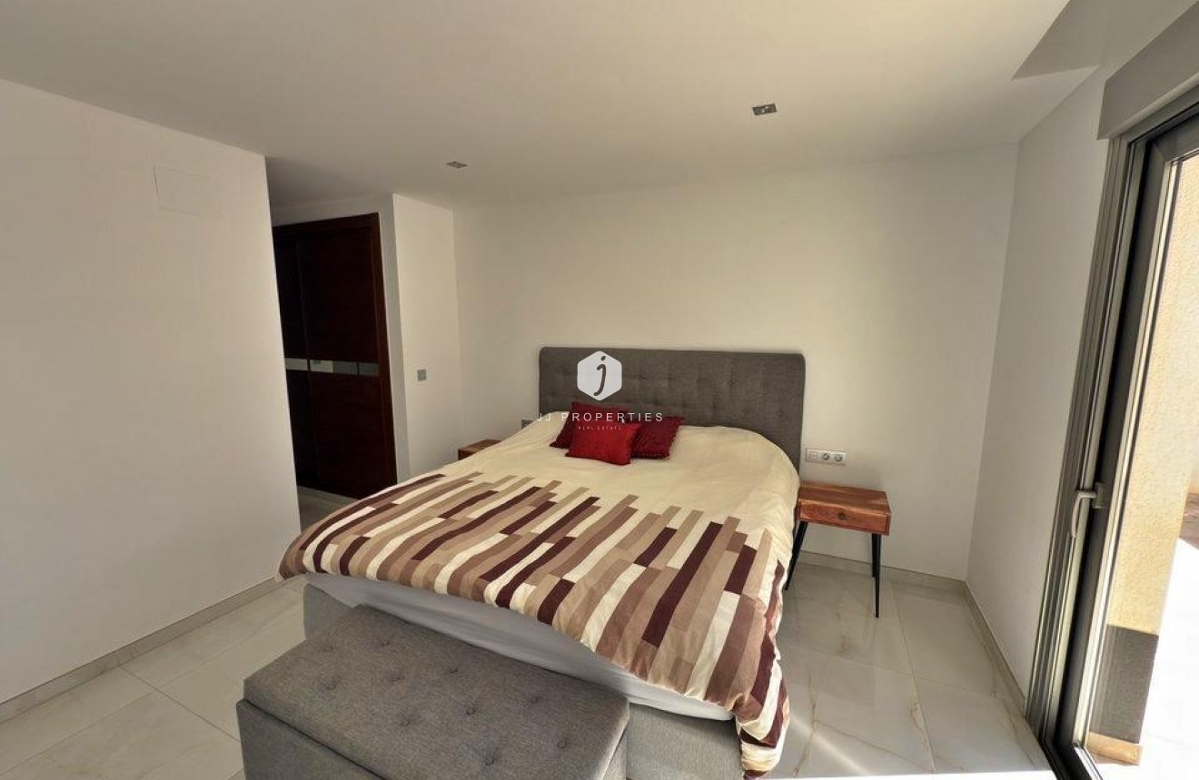 Resale - Villa -
Orihuela Costa - Villamartín