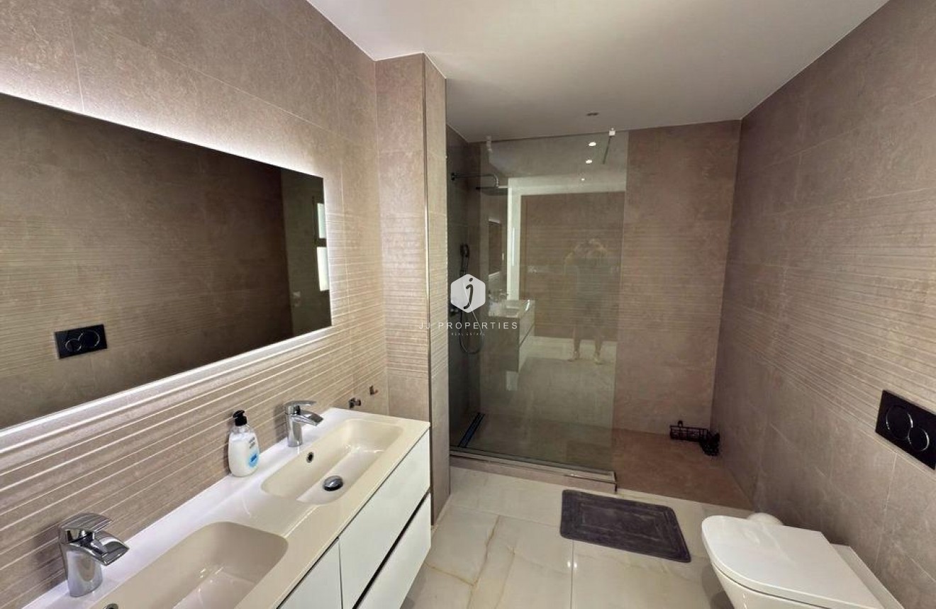 Resale - Villa -
Orihuela Costa - Villamartín