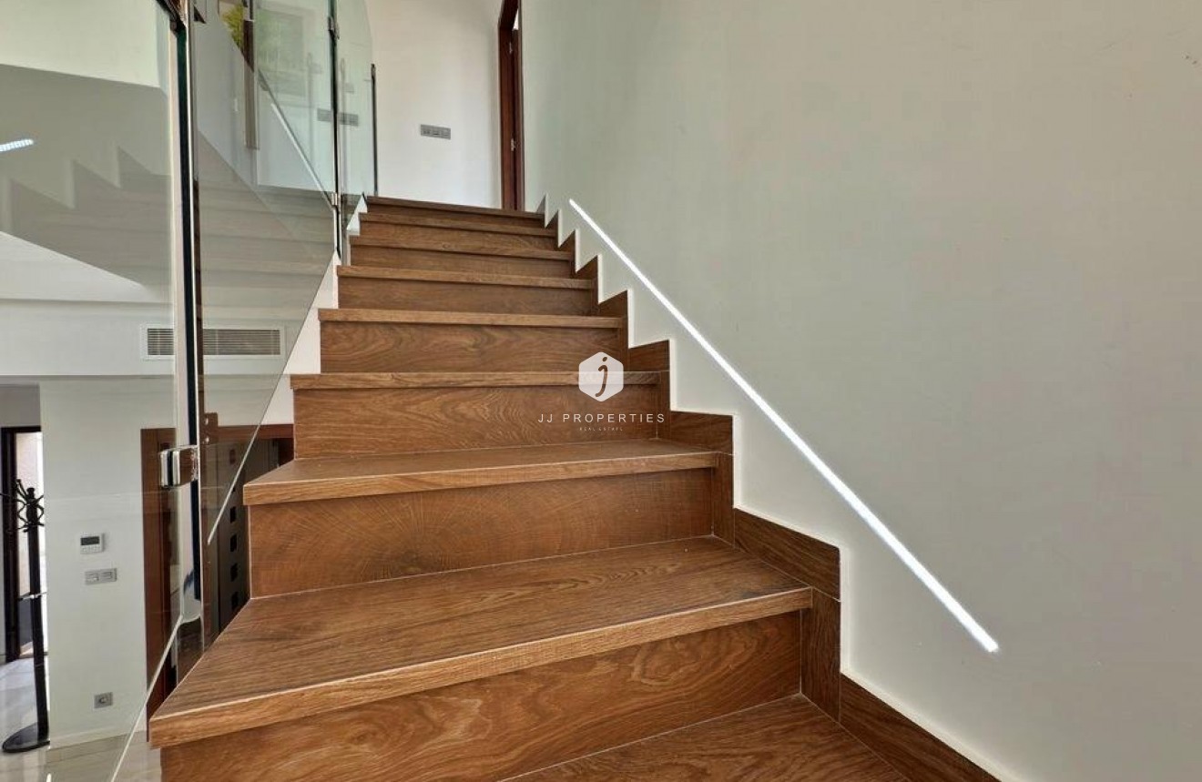 Resale - Villa -
Orihuela Costa - Villamartín