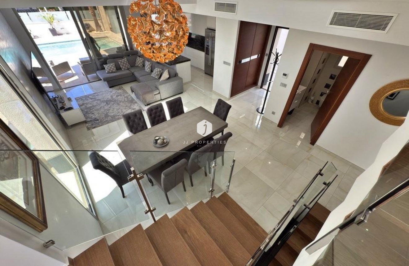 Resale - Villa -
Orihuela Costa - Villamartín