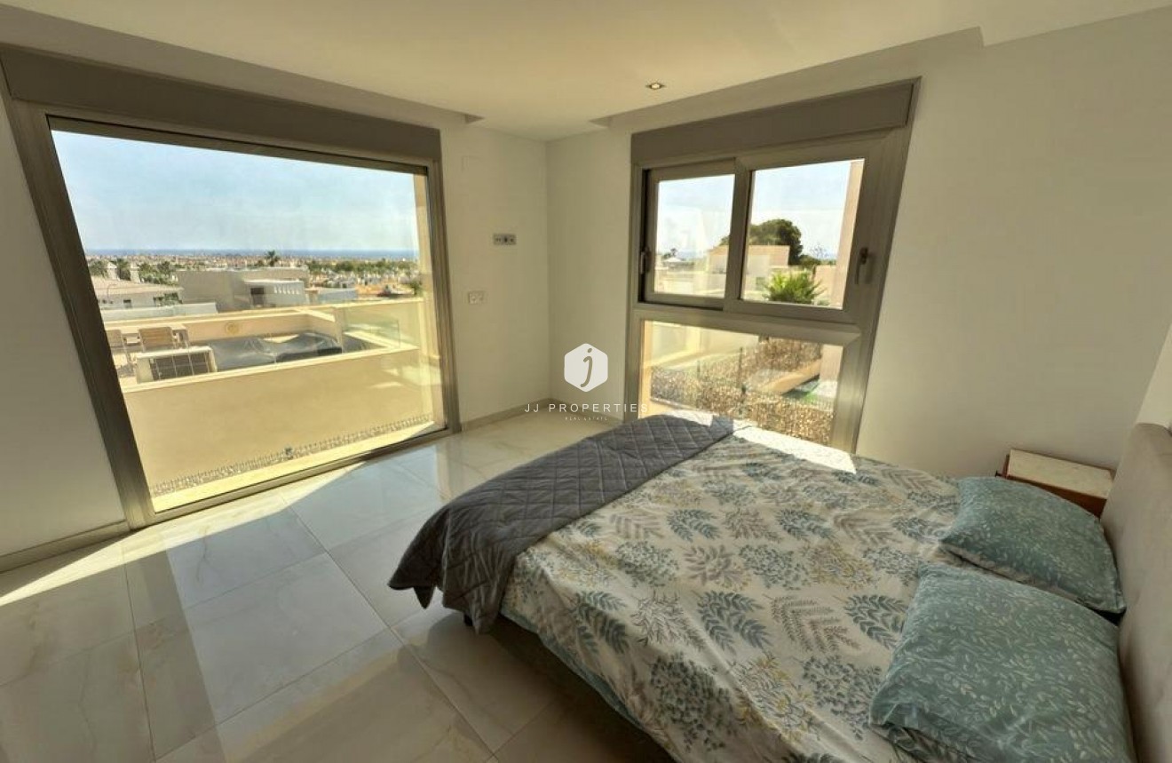 Resale - Villa -
Orihuela Costa - Villamartín