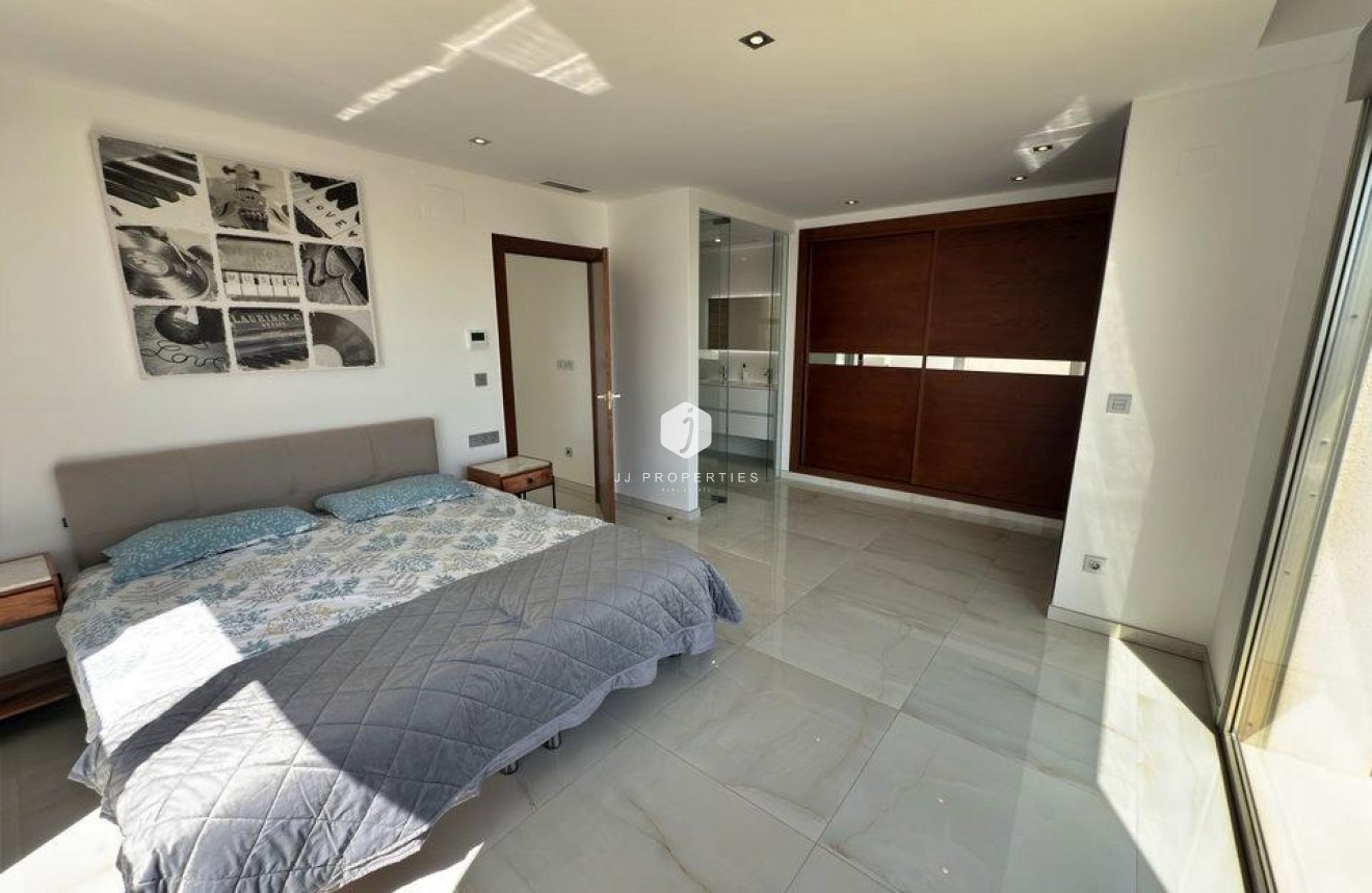 Resale - Villa -
Orihuela Costa - Villamartín